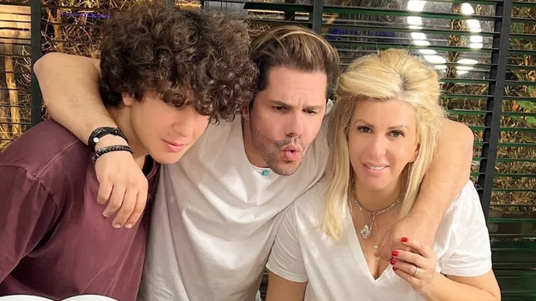 Γιώργος Τσαλίκης - Δώρα Δημητροπούλου: Ο μεσαίος τους γιος έχει γενέθλια και μας δείχνουν για πρώτη φορά το πρόσωπό του [εικόνες]