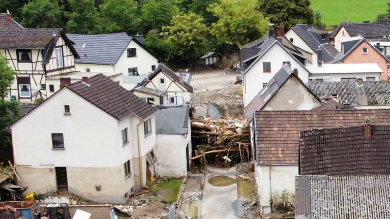 Σοκ στη Γερμανία: 42 νεκροί από τις φονικές πλημμύρες - Φόβοι για λεηλασίες