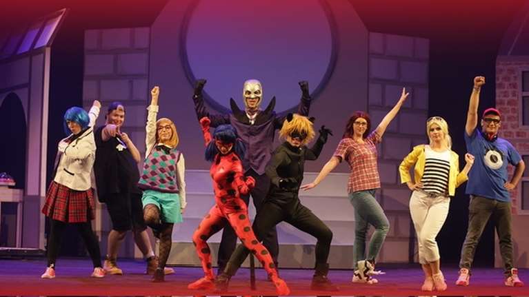&quot;MIRACULOUS&quot;: Η δημοφιλής σειρά κινουμένων σχεδίων ζωντανεύει στη θεατρική σκηνή