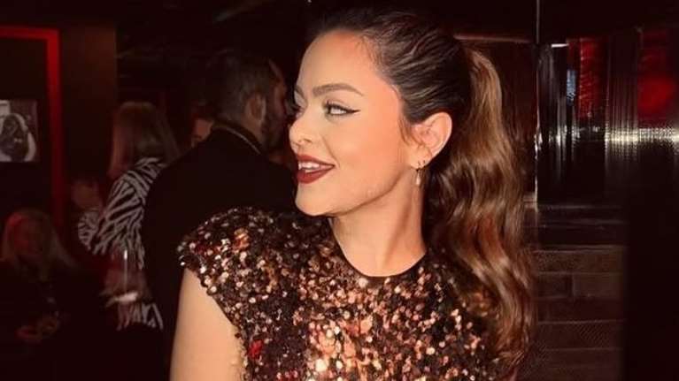 Μαριτίνα Ντενίση: Με ruffled φόρεμα στο κέντρο του Παρισιού