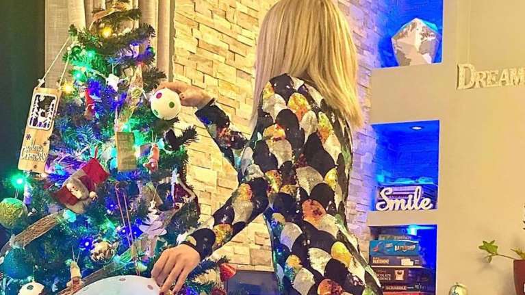 Ιωάννα Παλιοσπύρου: Η νέα φωτογραφία με μίνι φόρεμα και ψηλοτάκουνα και η ευχή της για το 2022