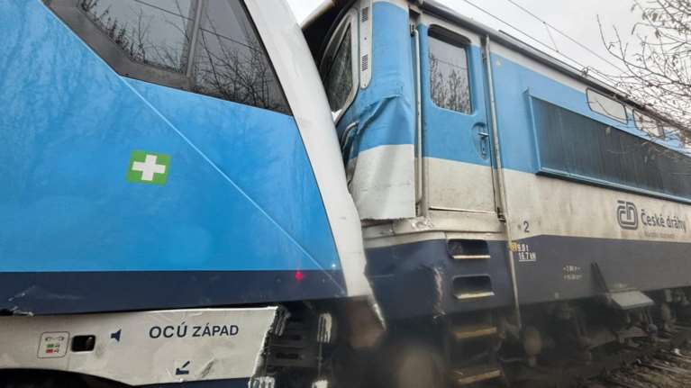 Σύγκρουση τρένων στην Τσεχία: Πάνω από 40 άνθρωποι τραυματίστηκαν