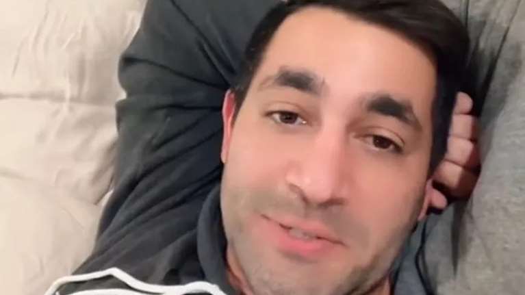 34χρονος που νίκησε τον καρκίνο παχέος εντέρου λέει ποια ήταν τα δύο βασικά προειδοποιητικά σημάδια που αγνόησε