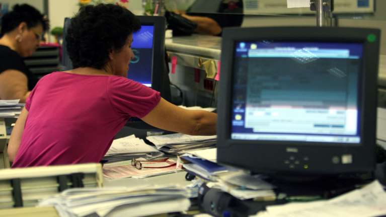 ΥΠΕΣ: Αναλυτικές οδηγίες για εκ περιτροπής εργασία στο Δημόσιο, άδειες ειδικού σκοπού και κινητικότητα