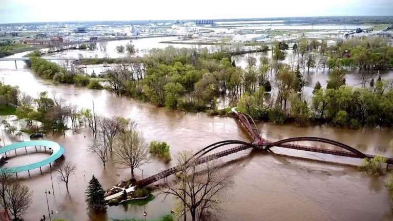 Συναγερμός στο Μίτσιγκαν: Κατέρρευσαν δύο φράγματα [εικόνες]