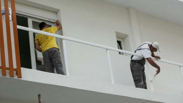 Γιατί παίρνουν &quot;φωτιά&quot; οι τιμές των ακινήτων –&quot;Ράλι&quot; σε βασικά οικοδομικά υλικά