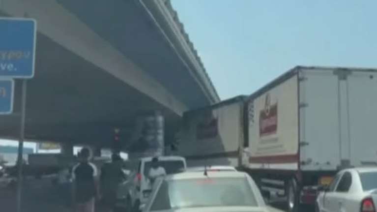 Πέτρου Ράλλη: Σπείρα &quot;χτυπάει&quot; αυτοκίνητα στα φανάρια - Πώς τα αδειάζουν αφού πρώτα... σπάσουν τους υαλοκαθαριστήρες