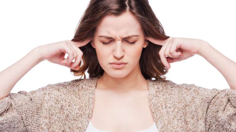 Πώς θα αντιμετωπίσεις τα βουλωμένα αυτιά στο σπίτι;