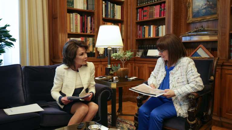 Ο &quot;Προπομπός&quot; το συλλεκτικό μετάλλιο της &quot;Ελλάδα 2021&quot; στην ΠτΔ από τη Γιάννα Αγγελοπούλου [ΕΙΚΟΝΕΣ]