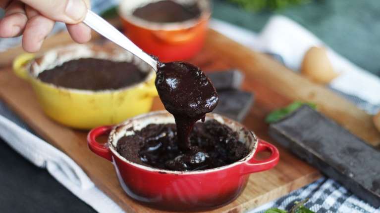 Υπέροχο σουφλέ σοκολάτας με 4 μόνο υλικά - Φτιάχνεται πανεύκολα