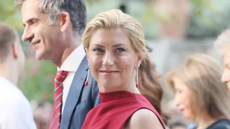 &quot;Από τα οκτώ ως το άπειρο&quot;: Η Σία Κοσιώνη στην αγκαλιά του Κώστα Μπακογιάννη