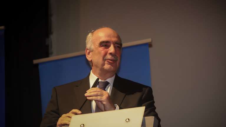 Βαγγέλης Μεϊμαράκης: &quot;Ξαναχτυπά&quot; με επική κάρτα για το Πάσχα και τρολάρει το μουστάκι του [εικόνα]