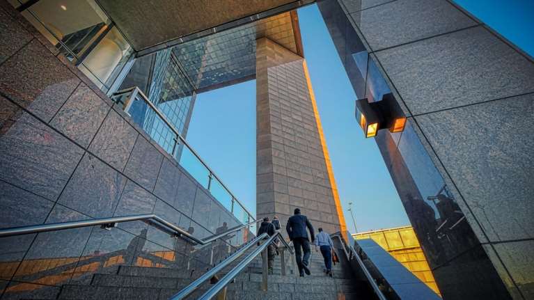 ΥΠΕΘΟ: &quot;Η ελληνική οικονομία παραμένει σε σταθερή τροχιά υψηλής ανάπτυξης και σύγκλισης με τον ευρωπαϊκό μέσο όρο&quot;