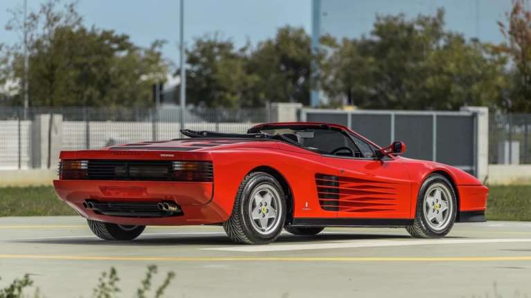 Πωλείται σπάνια Ferrari Testarossa Spider, για αληθινό Outrun