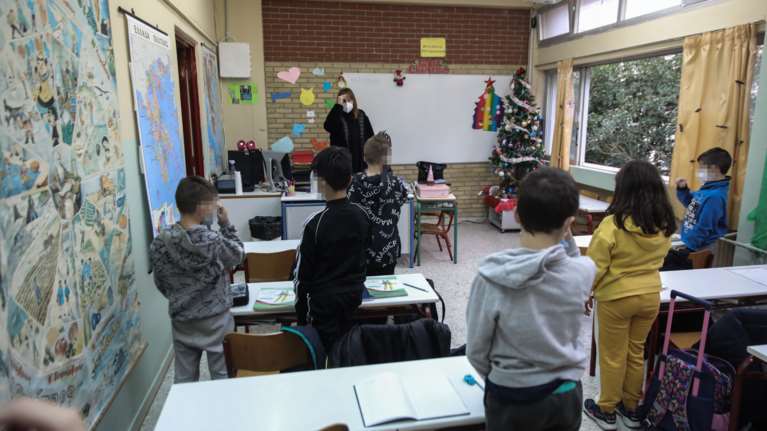 Προσλήψεις 4.784 αναπληρωτών εκπαιδευτικών μετά το σαρωτικό πέρασμα της μετάλλαξης &quot;Όμικρον&quot;