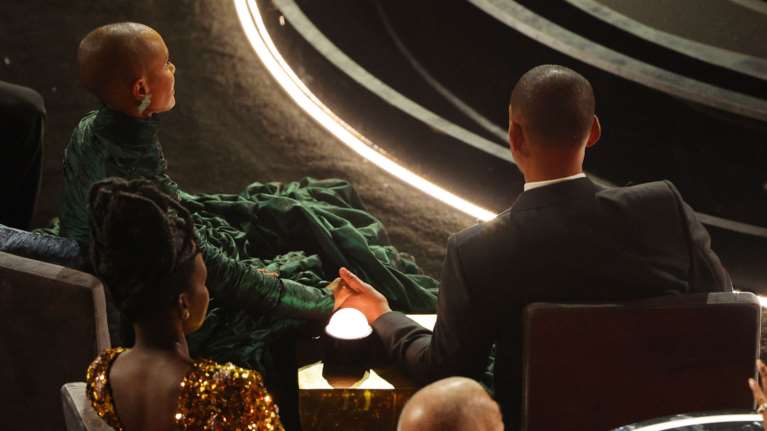 Η Τζέιντα Πίνκετ Σμιθ μιλά για το &quot;Οσκαρικό χαστούκι&quot; - Δεν καλύπτει τον άντρα της, ούτε σχολιάζει τον Κρις Ροκ