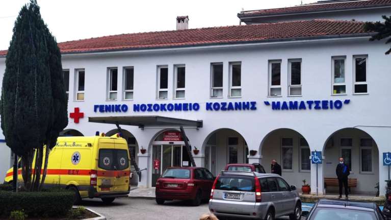 Κοζάνη: Επίθεση με μαχαίρι δέχτηκε 17χρονος στο χέρι, στο μηρό και στο γόνατο - Με ακατάσχετη αιμορραγία στο νοσοκομείο