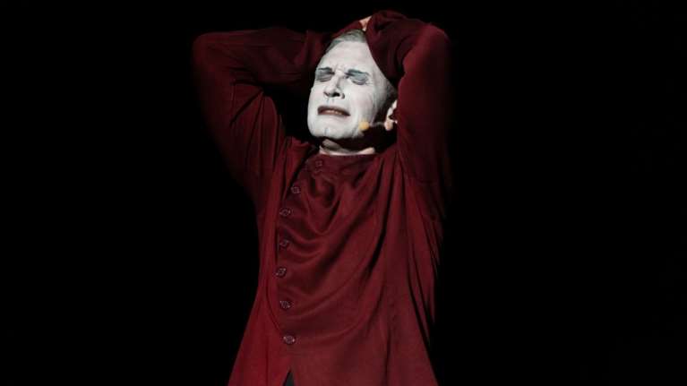 Ο Αιμίλιος Χειλάκης αναμετράται &quot;Μόνος με τον &#39;Αμλετ&quot; - Πρεμιέρα στο Κηποθέατρο Παπάγου