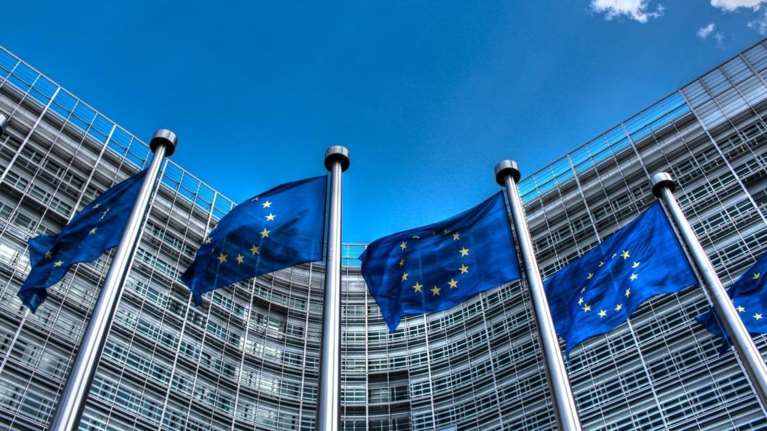 Ευρωπαϊκό Κοινοβούλιο: Οι παχυλοί μισθοί, τα μεγάλα επιδόματα και οι ενδείξεις για ...κοκαΐνη [βίντεο]