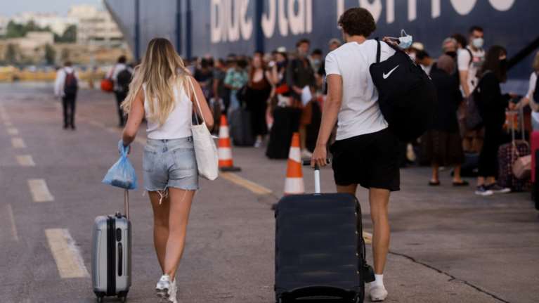 Κορονοϊός: Ξεκινά η επιστροφή των εκδρομέων - Δειγματοληπτικοί έλεγχοι σε Πειραιά και Ραφήνα [Εικόνες]