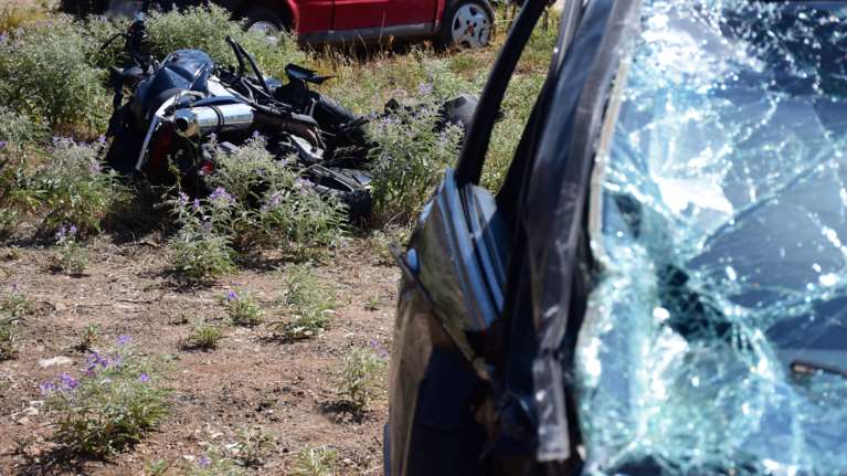 Σοβαρό τροχαίο στον Άγ. Νικόλαο: Σε κρίσιμη κατάσταση 30χρονη, βαριά τραυματίας και ο άλλος επιβάτης της μηχανής