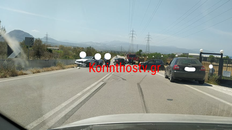 Κόρινθος: Σοβαρό τροχαίο στον παράλληλο της εθνικής οδού κοντά στο πεδίο βολής - Δύο τραυματίες [Εικόνες]