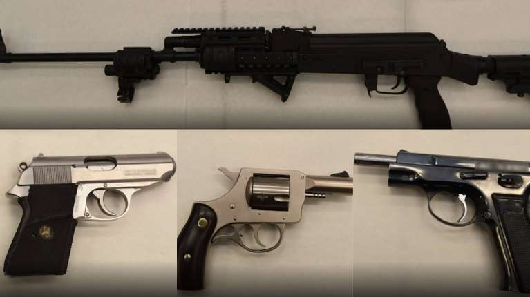 Έφοδος της Αντιτρομοκρατικής σε σπίτια και φυλακές- Βρήκαν όπλα και εκρηκτικά ακόμα και μέσα σε κελιά εγκλείστων