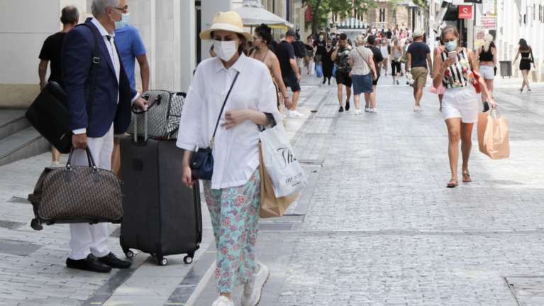 Κορονοϊός: Δεν &quot;εγκαταλείπει&quot; την Αττική με 885 νέα κρούσματα - 376 στην Κρήτη και 268 στη Θεσσαλονίκη