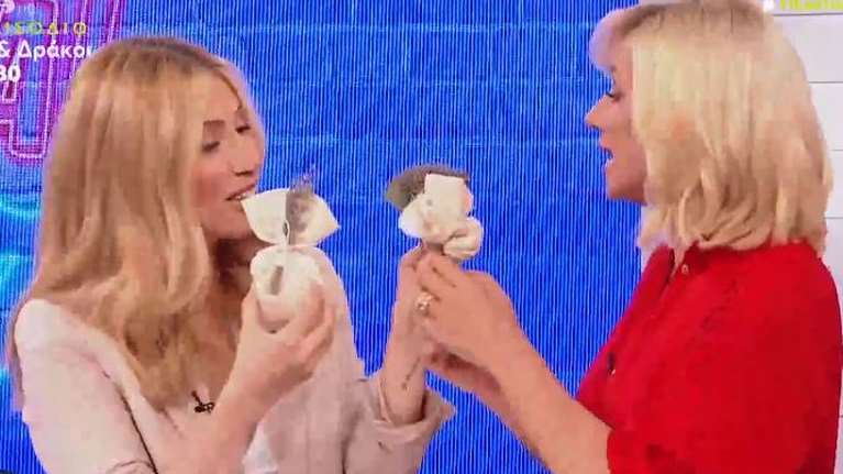 Τόνια Σωτηροπούλου - Κωστής Μαραβέγιας: Έστειλαν μπομπονιέρες στην Καραβάτου