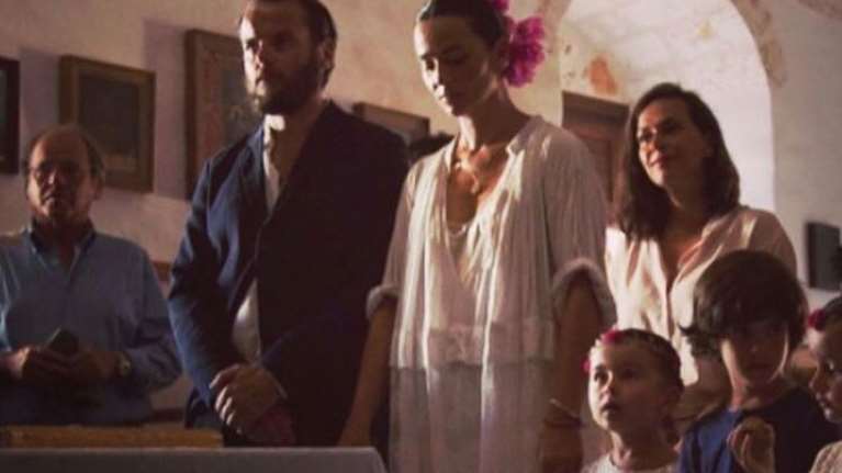 Ζενεβιέβ Μαζαρί – Βασίλης Καρύδης: Σπάνια αδημοσίευτα πλάνα από τον γάμο τους - Το boho νυφικό και το beauty look της