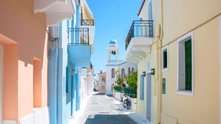 Το νησί που αναδείχθηκε &quot;βασίλισσα του Αιγαίου&quot;: Χρυσαφί αμμουδιές, άγρια ομορφιά και καταπράσινες κοιλάδες