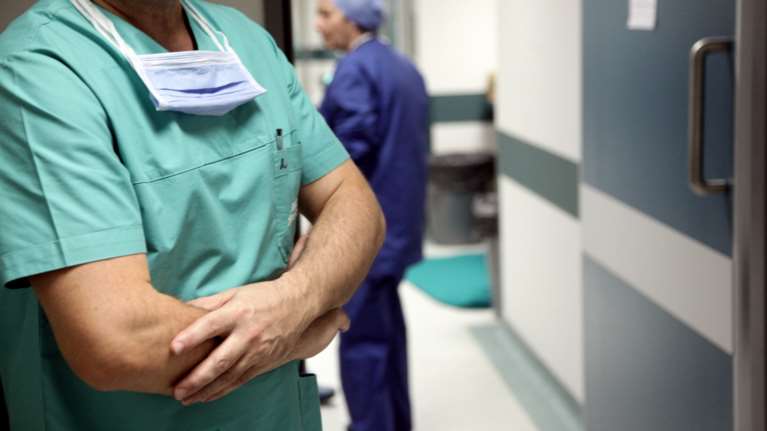 Τραγικό: Δεν φτάνουν τα ψυγεία για τους νεκρούς από τον κορονοϊό στη Θεσσαλονίκη