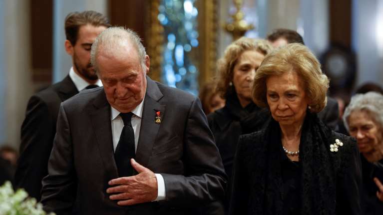 Πάσχα στο Αμπου Ντάμπι για τον εξόριστο Χουάν Κάρλος: Οι φωτογραφίες με την κόρη του και τον εγγονό του