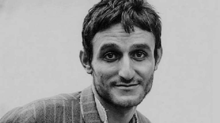 Σωτήρης Μουστάκας: 15 χρόνια χωρίς το τεράστιο ταλέντο του - Το πάθος για τον τζόγο και το... Όσκαρ