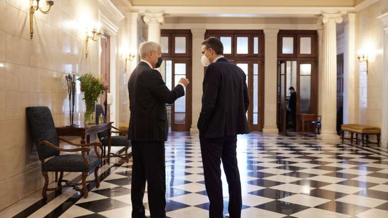 Συνάντηση Μητσοτάκη με τον Έλληνα CEO της JPMorgan: "Ψήφος εμπιστοσύνης προς τη χώρα μας"