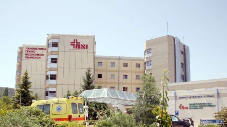 Ιωάννινα: &quot;Βαφτίστηκαν&quot; υγειονομικοί και εμβολιάστηκαν εκτός σειράς - Παρέμβαση εισαγγελέα