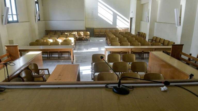 Στη φυλακή γνωστός δικηγόρος για βιασμούς ανήλικών κοριτσιών - Καταδικάστηκε σε 45 χρόνια κάθειρξης