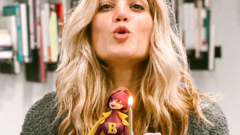 Μαίρη Συνατσάκη: Πιο ξανθιά από ποτέ - Τα γενέθλιά της, η ηλικία της και οι εντυπωσιακές τούρτες [εικόνες]