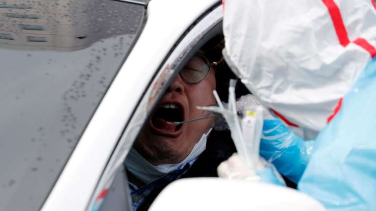 Κορονοϊός: Οι οδηγίες στη Ν.Κορέα - Τρώτε γρήγορα, μην δοκιμάζετε ρούχα σε καταστήματα