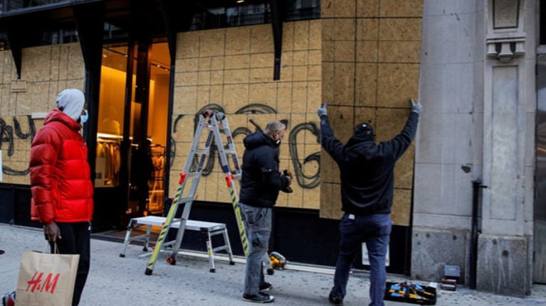 Εκλογές ΗΠΑ 2020: &quot;Οχυρώνεται&quot; όλη η χώρα - Φράχτης και στο Λευκό Οίκο υπό τον φόβο επεισοδίων [Εικόνες + Βίντεο]