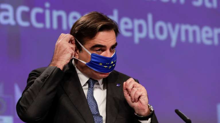 Κορονοϊός: Στο τέλος του έτους θα ξεκινήσει ο εμβολιασμός στην Ευρώπη λέει ο Μαργαρίτης Σχοινάς