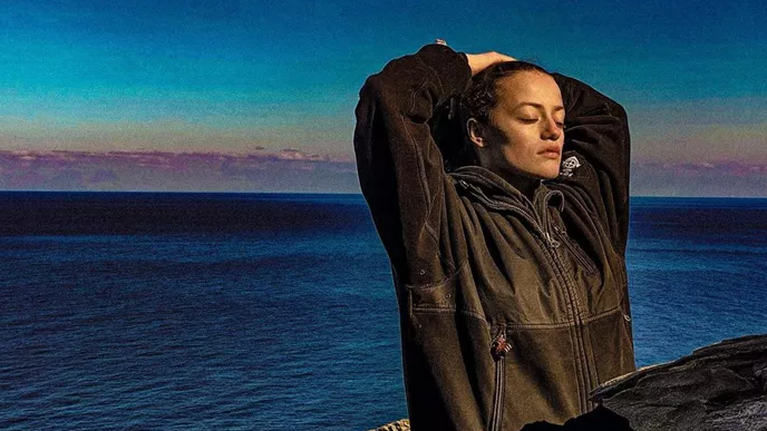 Συγκλονιστική ομοιότητα: H Γαία Μερκούρη στην τελευταία της φωτογραφία είναι ίδια η μητέρα της