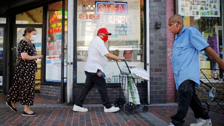 Κορονοϊός - ΗΠΑ: Τουλάχιστον 1.000 νέοι θάνατοι και σχεδόν 70.000 κρούσματα σε ένα 24ωρο