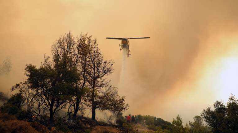Φωτιά στο Δίστομο Βοιωτίας: Μήνυμα από το 112 για ετοιμότητα των κατοίκων [Βίντεο]