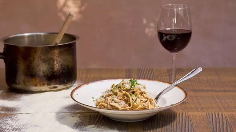 Λένε πως αυτό το ιταλικό εστιατόριο στα νότια προάστια θα το λάτρευε ο Αντρέα Μποτσέλι