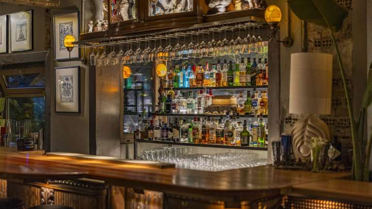 Λένε πως αυτό είναι το ομορφότερο μπαρ της Αθήνας