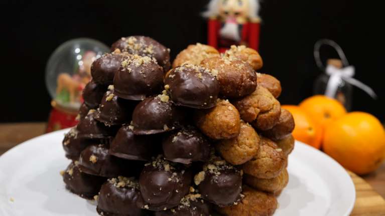 Συνταγή για θεϊκά μελομακάρονα με σοκολάτα - Πανεύκολα και λαχταριστά