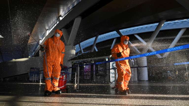 "Σαρώνει" πάλι ο κορονοϊός: Θλιβερό ρεκόρ με 228.000 κρούσματα παγκοσμίως σε ένα 24ωρο - 5.000 θάνατοι ημερησίως