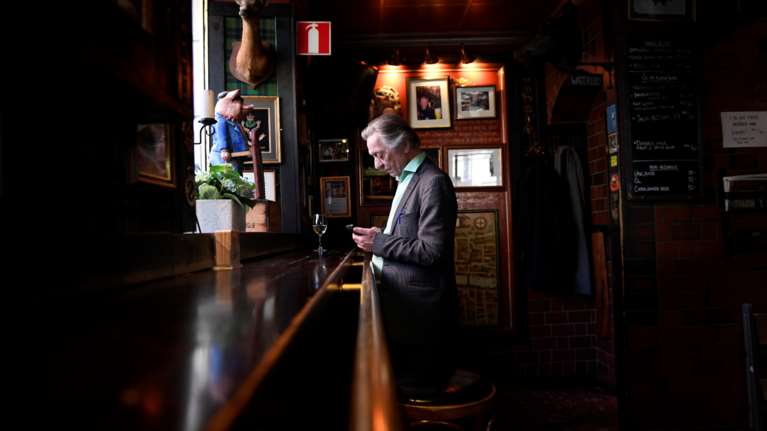 Politico - κορονοϊός: Γιατί οι Σουηδοί δεν παίρνουν μέτρα - Ο άλλος τρόπος ζωής