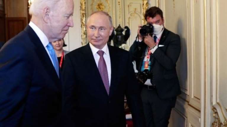 Πούτιν και Μπάιντεν δεν θα ευχηθούν &quot;Καλά Χριστούγεννα&quot;-Το ξέκοψε ο Πεσκόφ